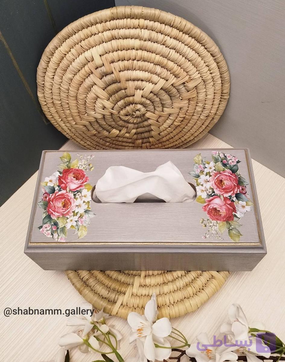 جا دستمال کاغذی چوبی دست‌ساز پتینه و دکوپاژ طرح گل‌های رز صورتی