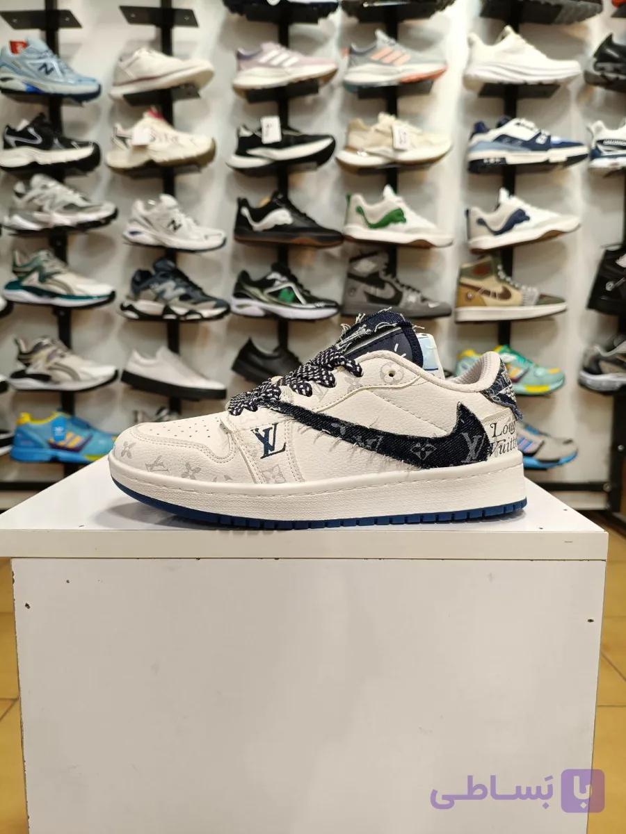 کفش ورزشی نایک ترویس (Nike Trovis) | رویه چرم مصنوعی وارداتی با زیره لاستیکی ضد بو