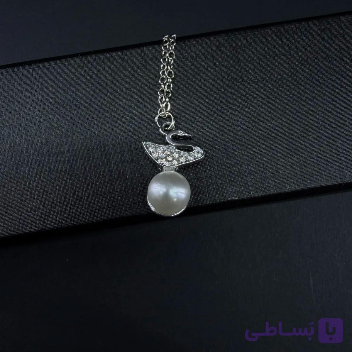 پلاک قو مرواریدی نقره ای
