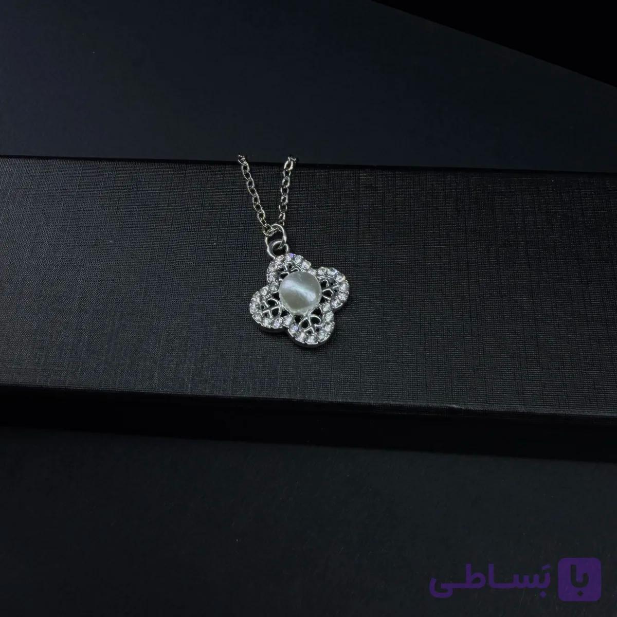 پلاک ونکلیف مرواریدی نقره ای