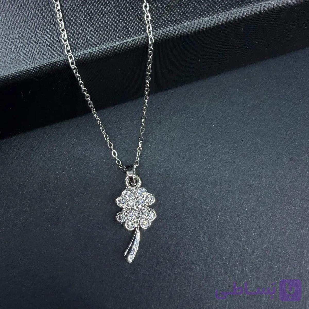 پلاک گل نقره ای ژوپینگ