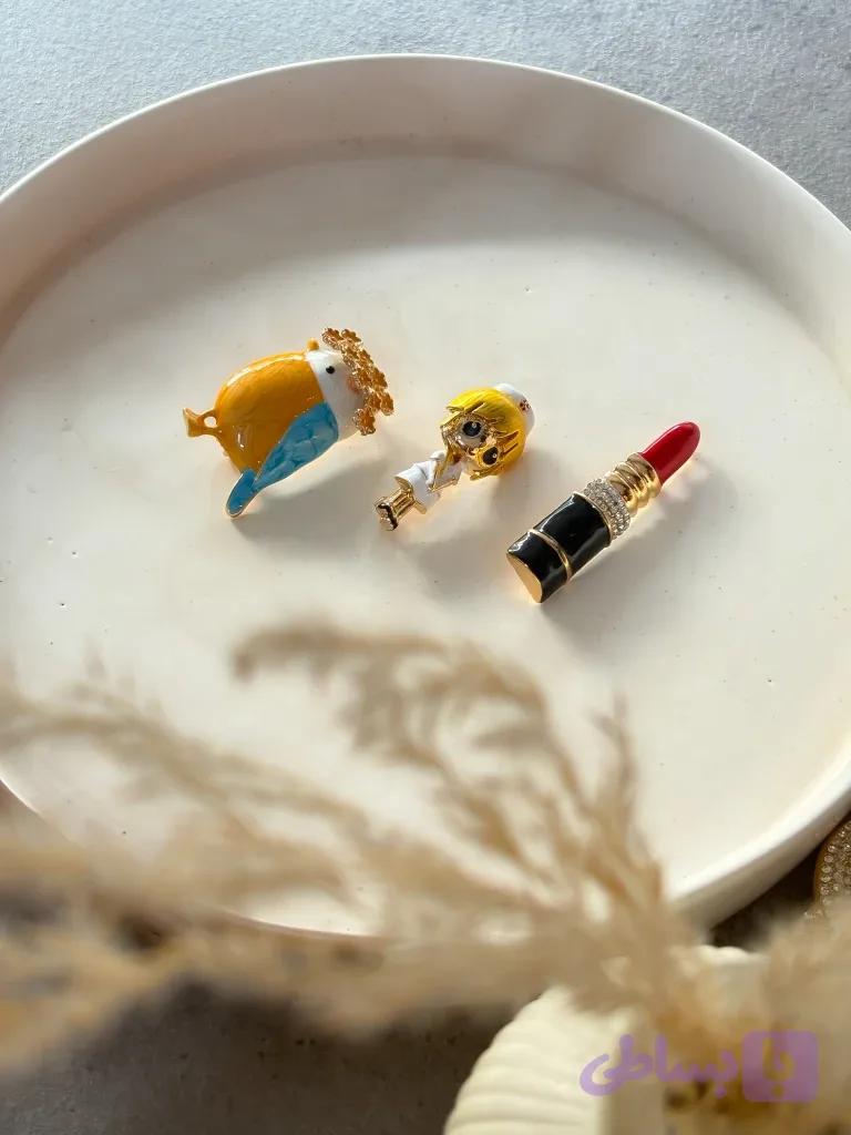 سنجاق سینه رژ لب