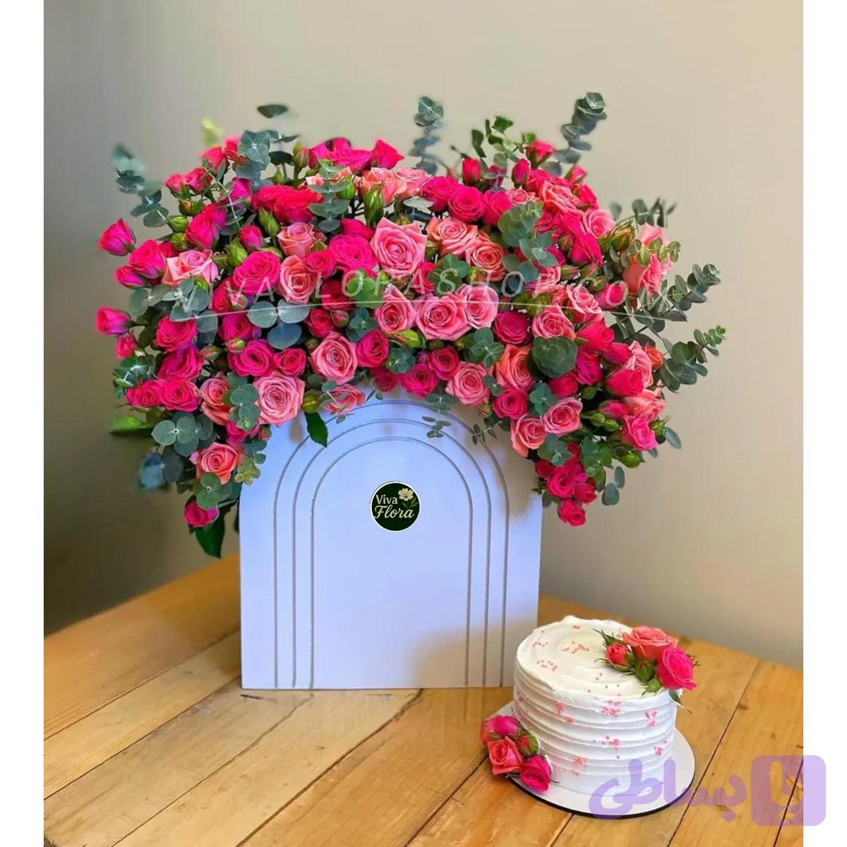 باکس گل و کیک ماه نوش