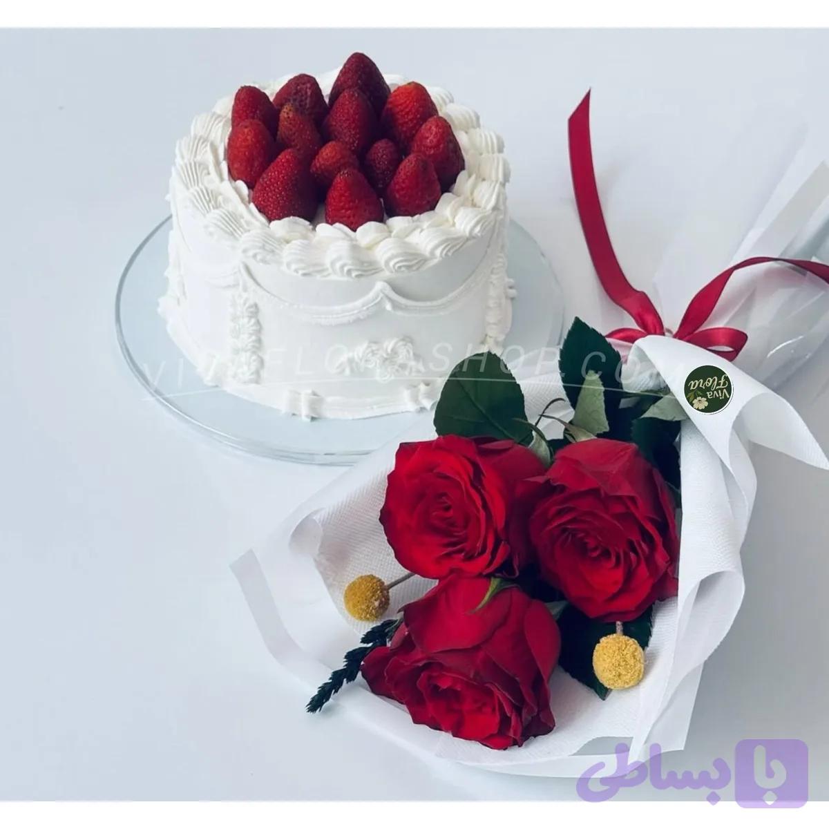 دسته گل سرخ دل به همراه کیک