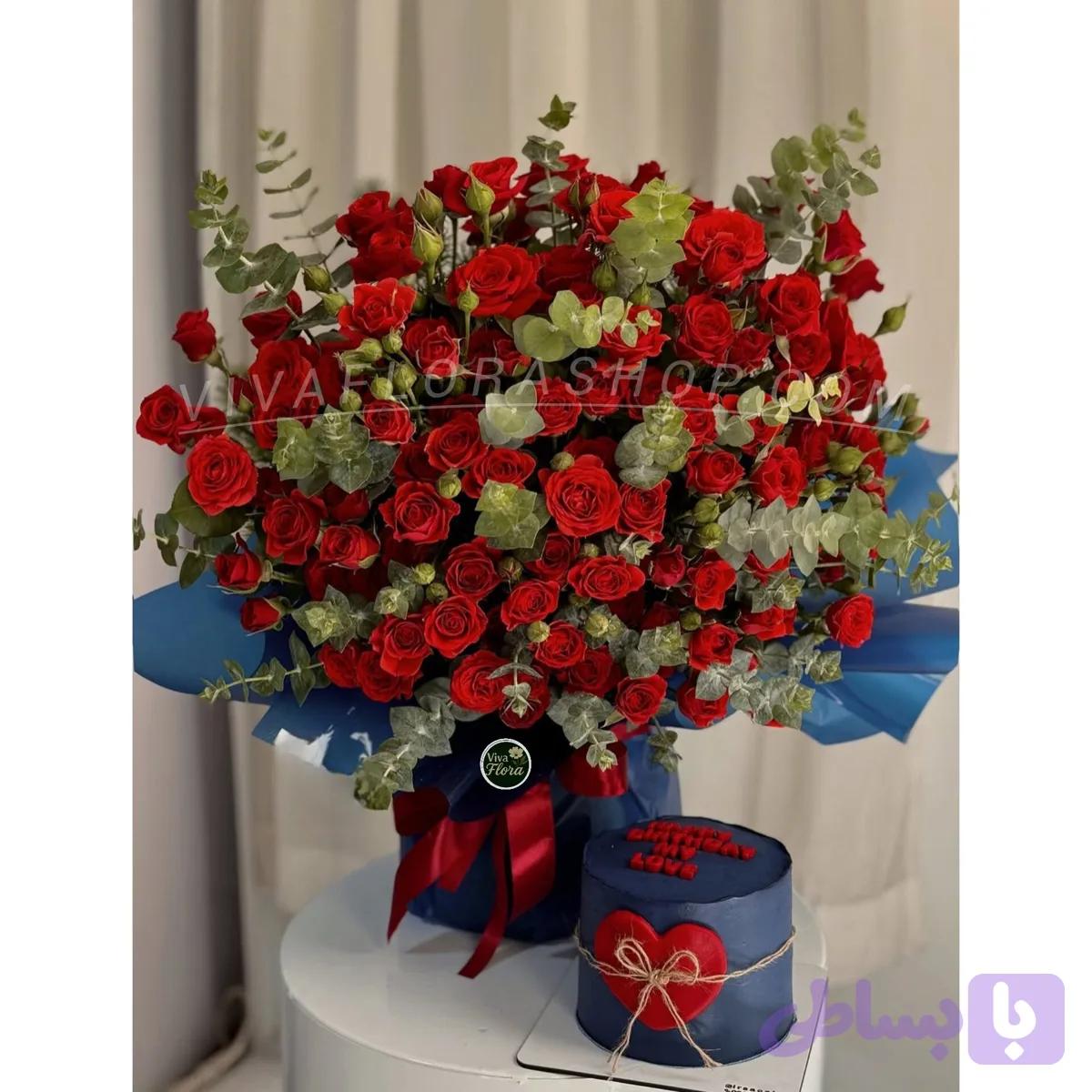 باکس گل و کیک لحظه ی شیرین