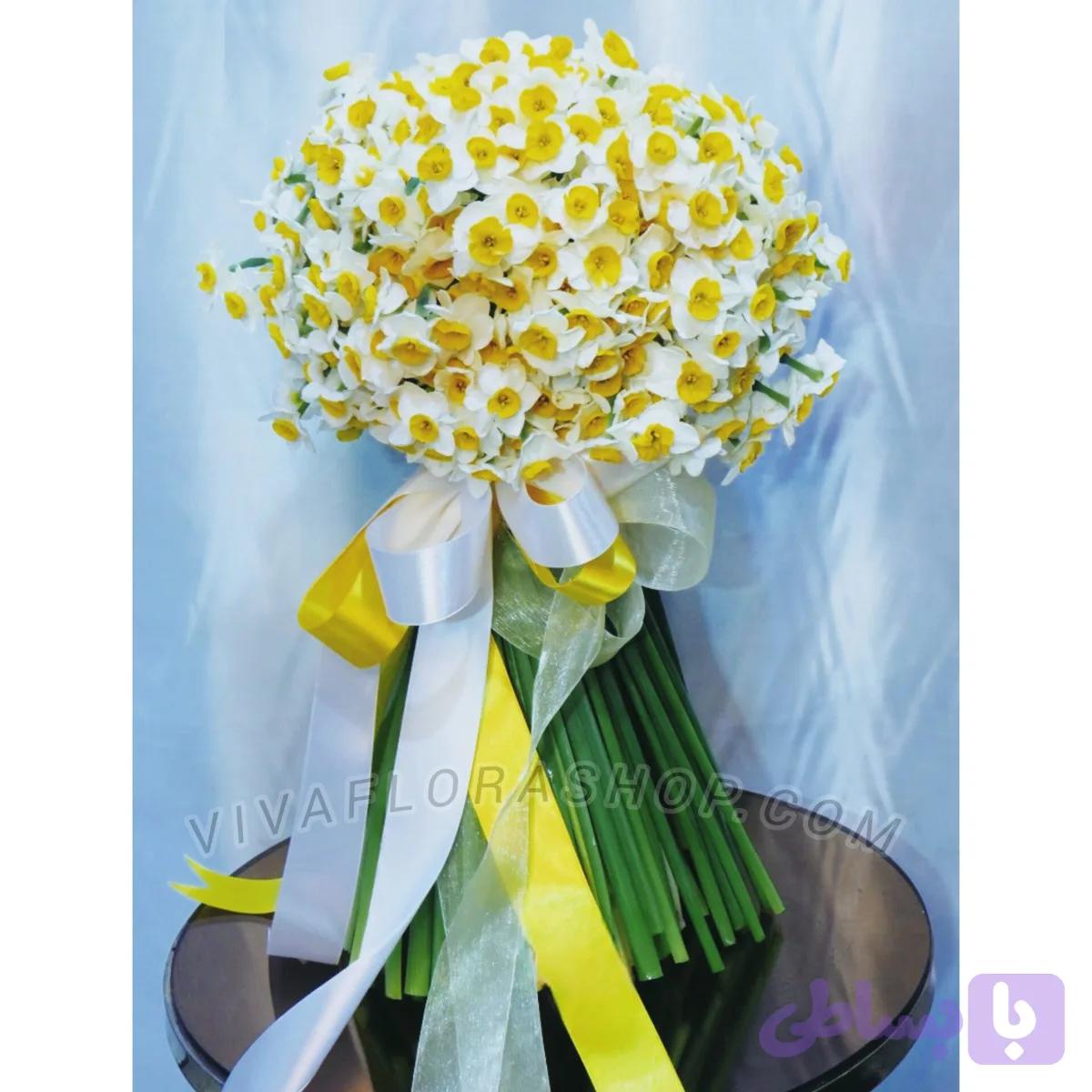 دسته گل نرگس و نور