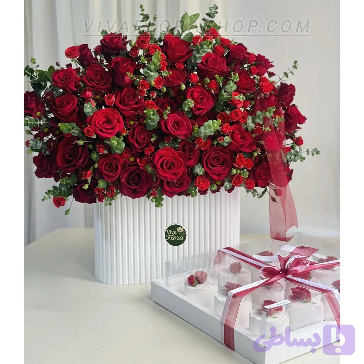 باکس گل و کیک سوگند سرخ
