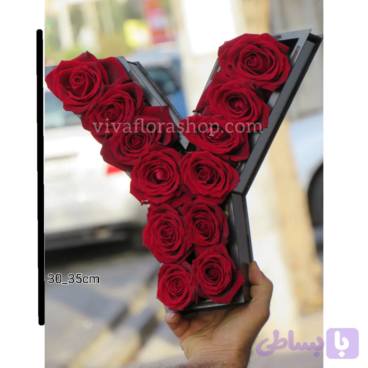 باکس گل رز یارا با حرف Y