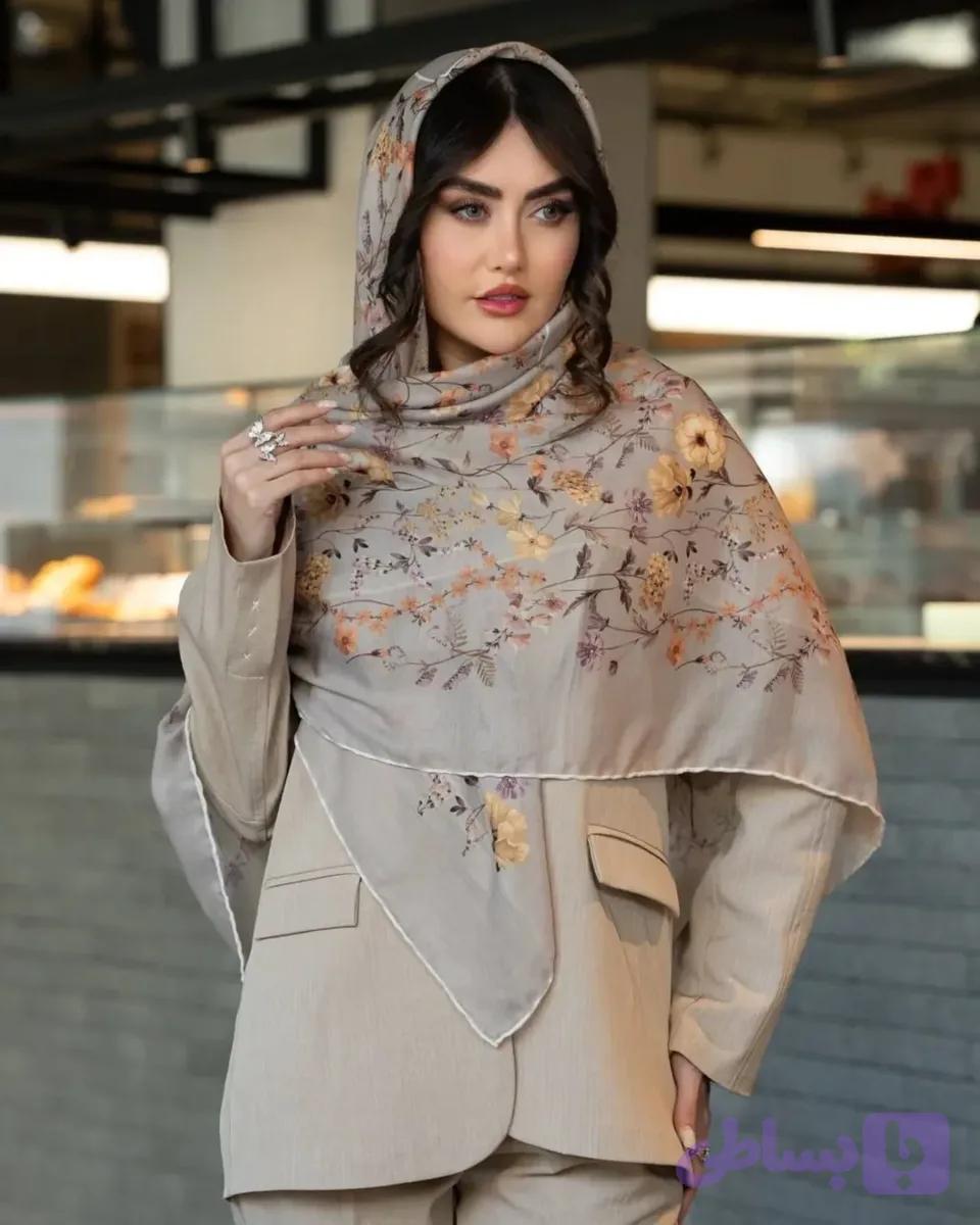 روسری نخی طرح گل درشت قواره ۱۴۰ دور دست دوز