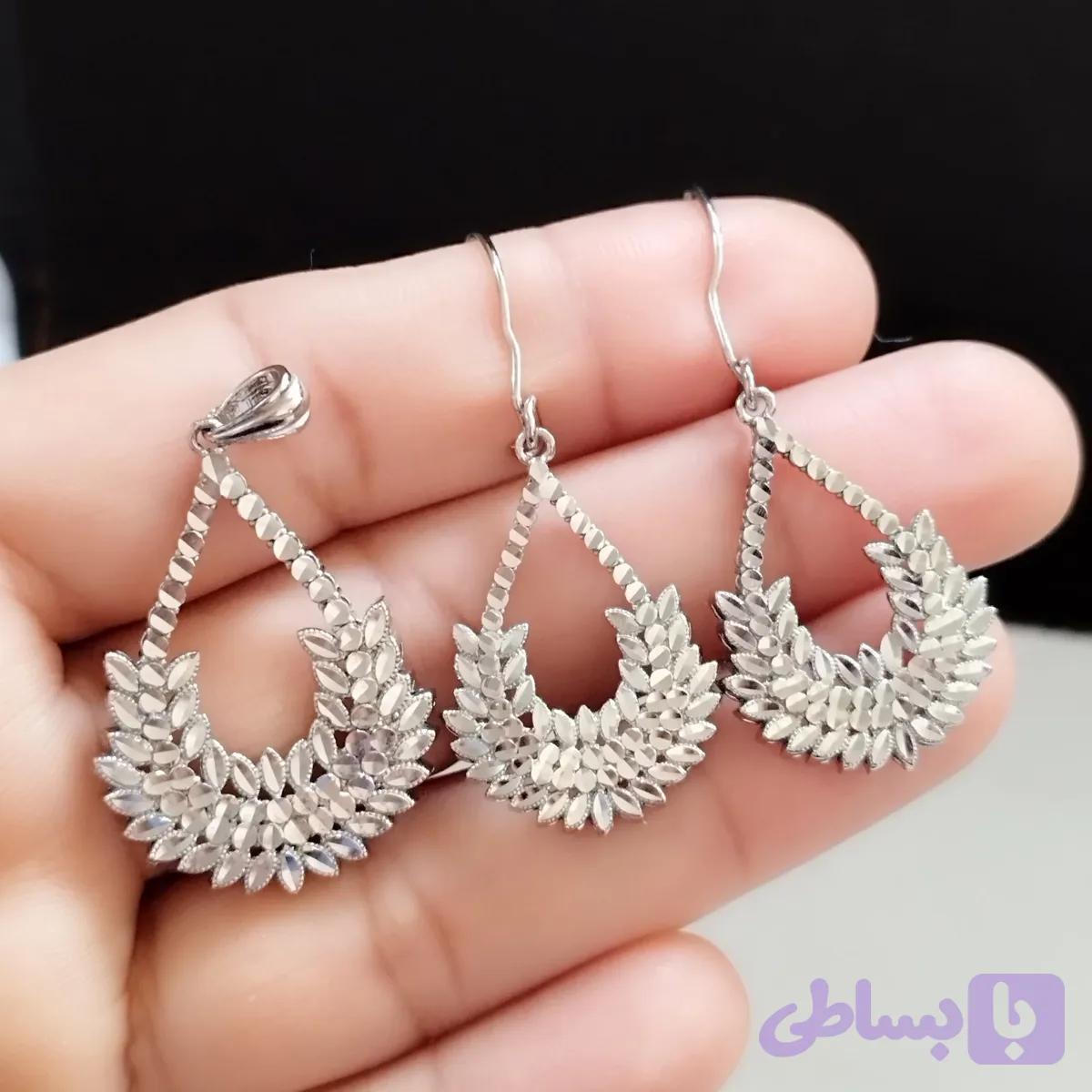 نیم ست نقره زنانه عیار 925 روکش طلا سفید بدون نگین تراشدار