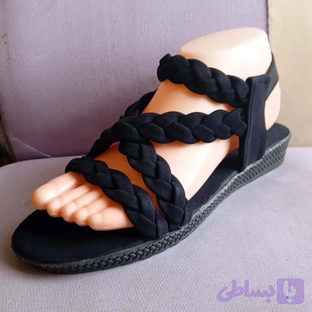 صندل زنانه مدل پیچکی رنگ مشکی مناسب بیرون و روفرشی