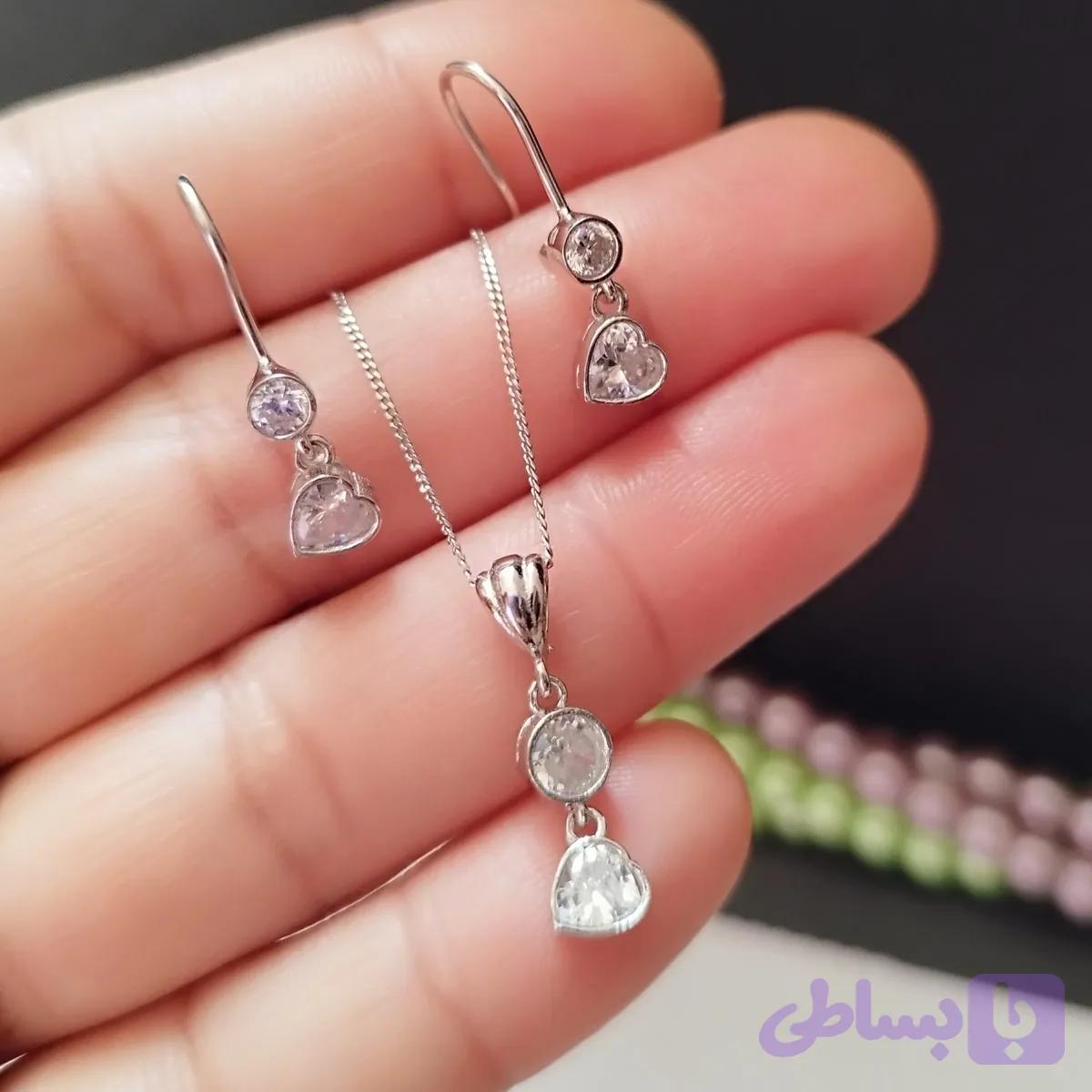 نیم ست نقره عیار 925 با روکش طلا سفید طرح قلب زنانه بدون زنجیر