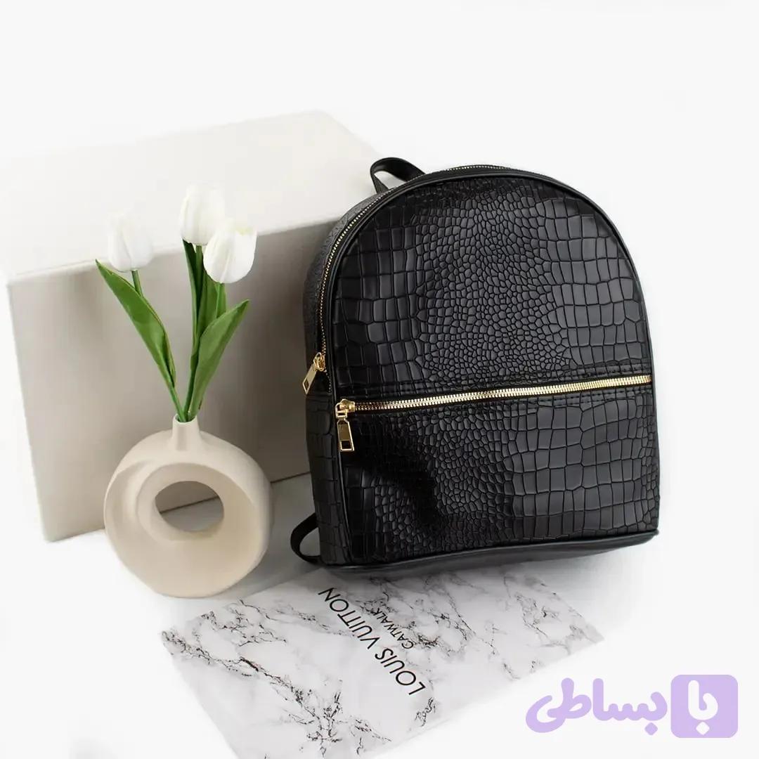 کوله پشتی چرم مصنوعی اسپرت و روزمره ابعاد 30 در 25 سانتیمتر