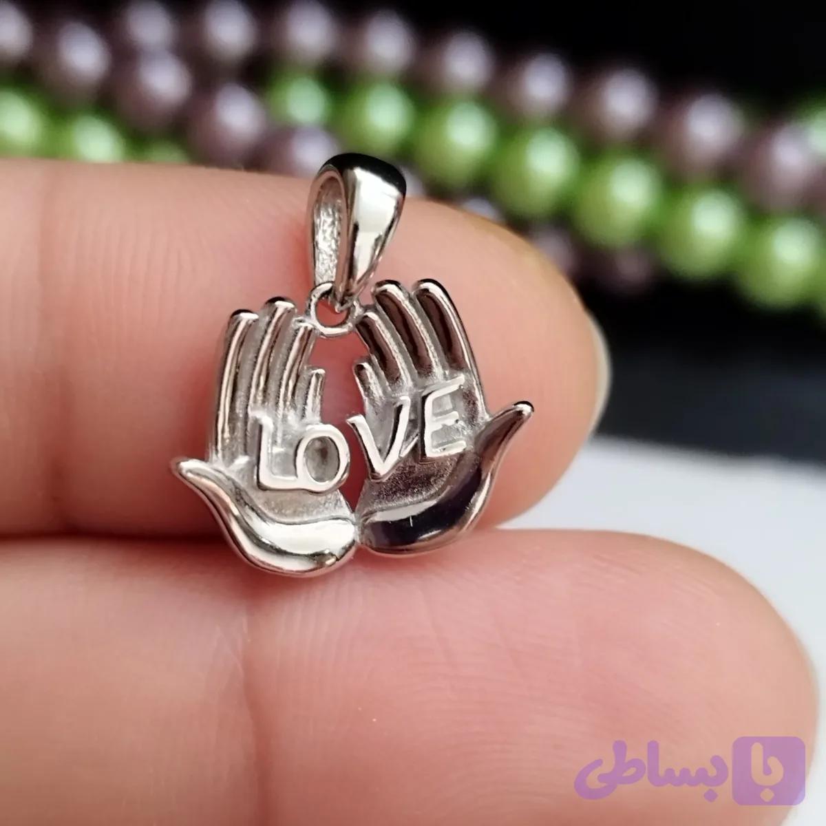 پلاک نقره زنانه عیار 925 طرح لاو با روکش طلا سفید وزن 1.59 گرم