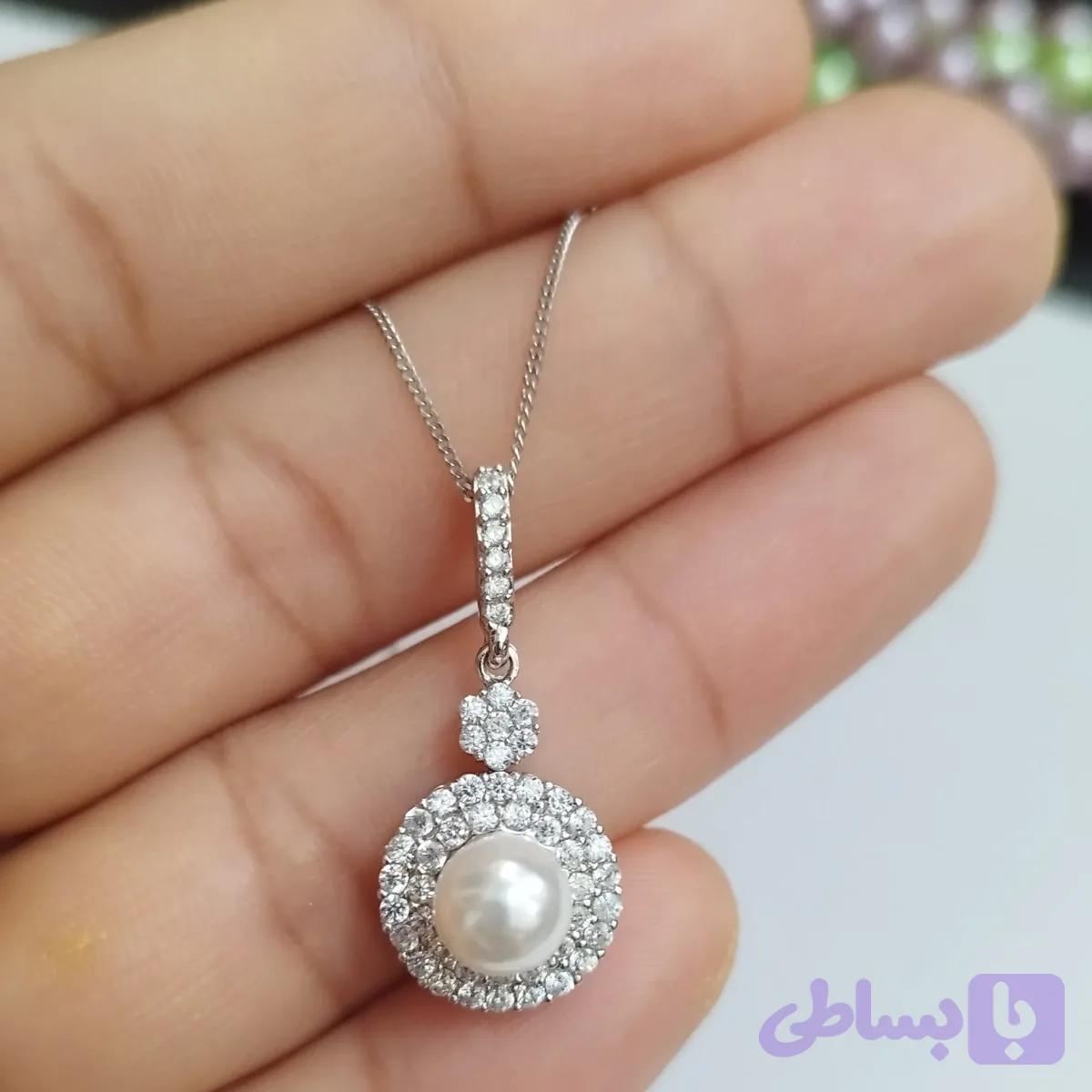 پلاک نقره زنانه مروارید پرورشی عیار 925 با روکش طلا سفید زیبا و خاص بدون زنجیر