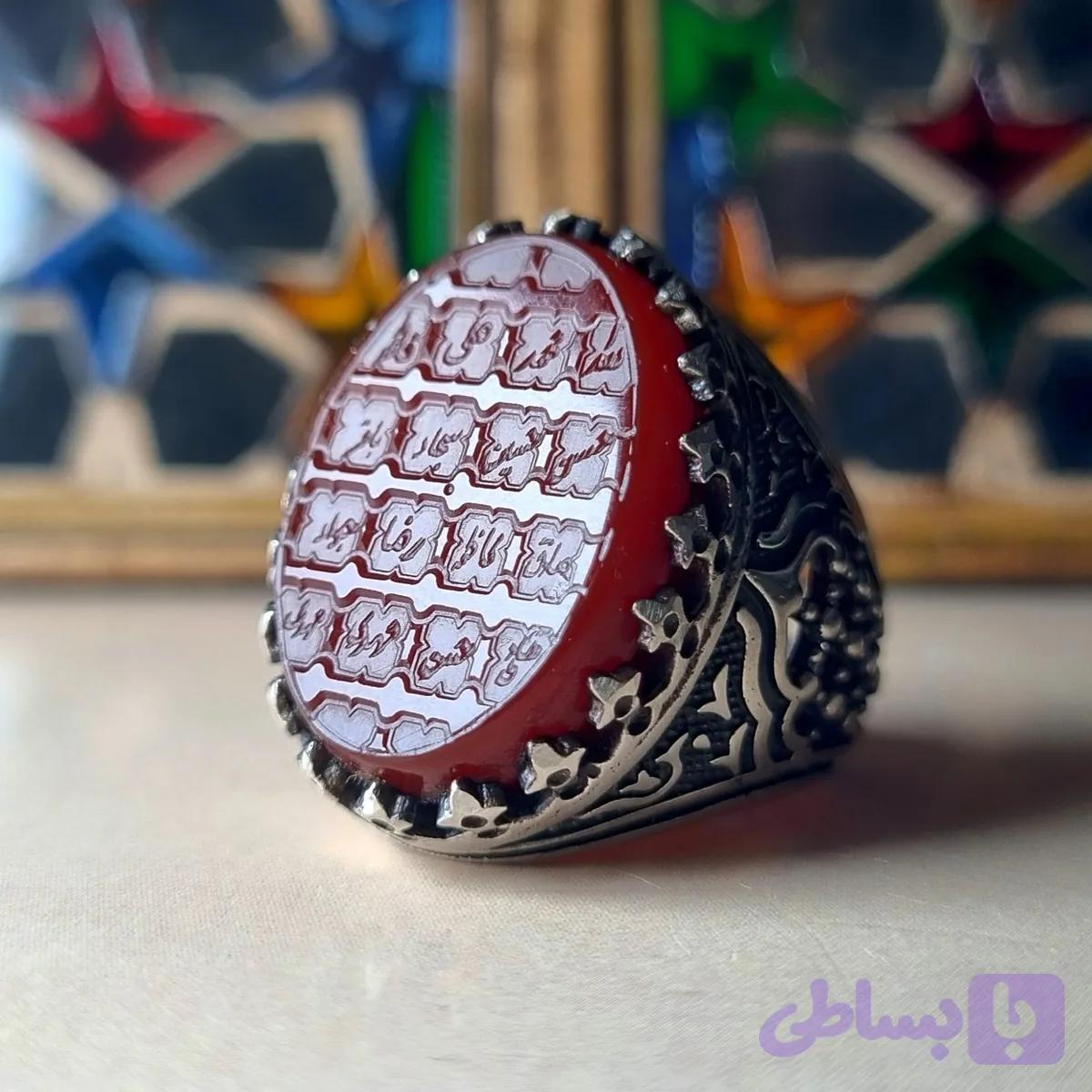 انگشتر مردانه نقره روس با سنگ عقیق سرخ و حکاکی پنجره فولاد و چهارده معصوم