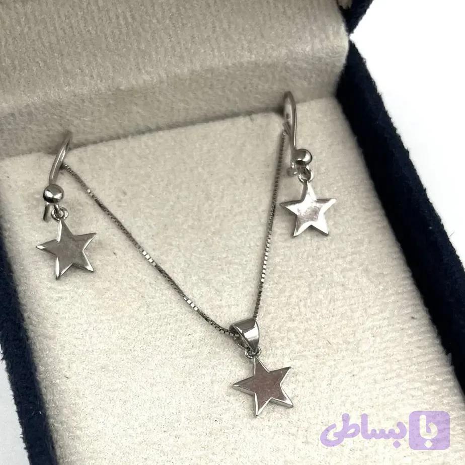 ست نیم ست نقره عیار 925 روکش طلا سفید طرح فیوژن شامل گوشواره و گردنبند زنانه