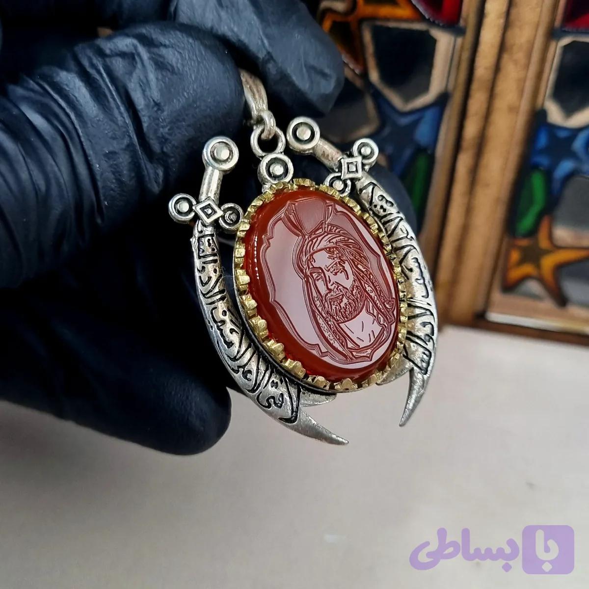 گردنبند مردانه پلاک ذوالفقار نقره روس و سنگ عقیق سرخ با زنجیر استیل
