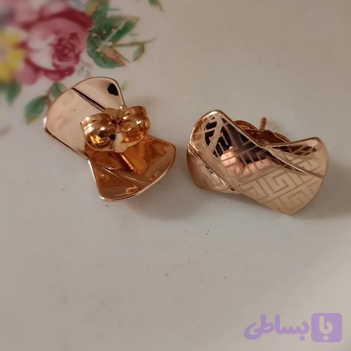 گوشواره میخی زنانه ژوپینگ رنگ رزگلد ضد حساسیت