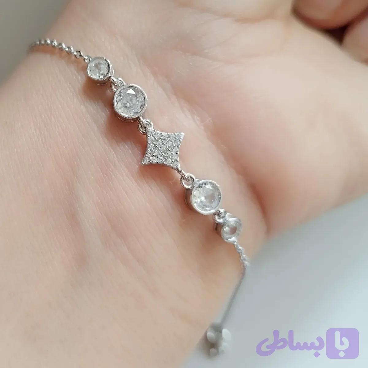 دستبند نقره زنانه عیار 925 طرح جواهری با روکش طلا سفید