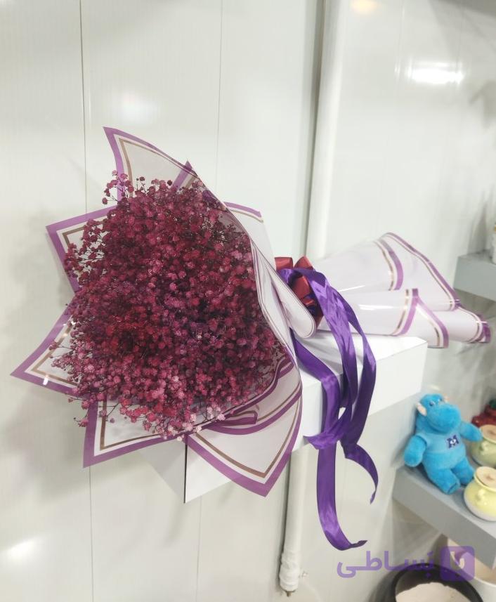 دسته گل ژیپسوفیلیا رنگ سرخ و بنفش