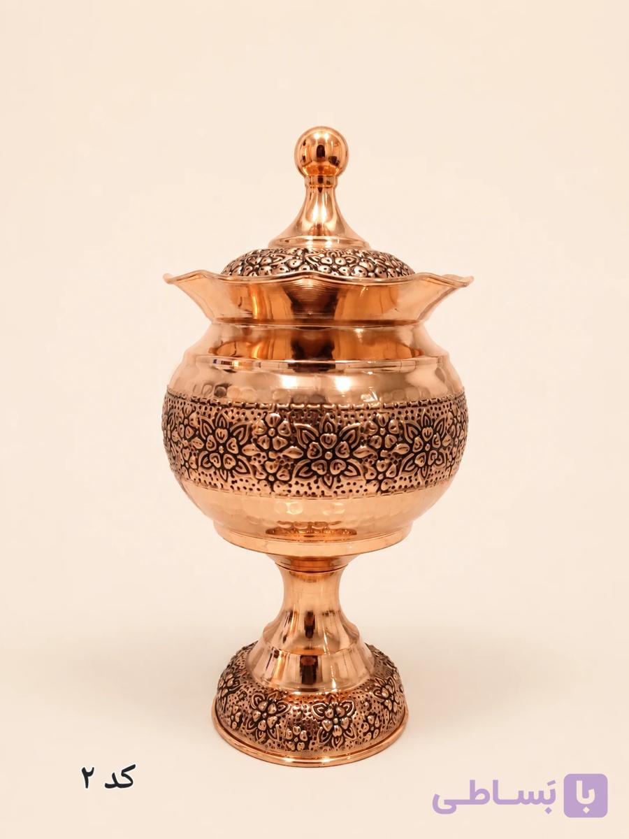 قندان مسی پایه‌دار درب‌دار طرح قلم‌زنی