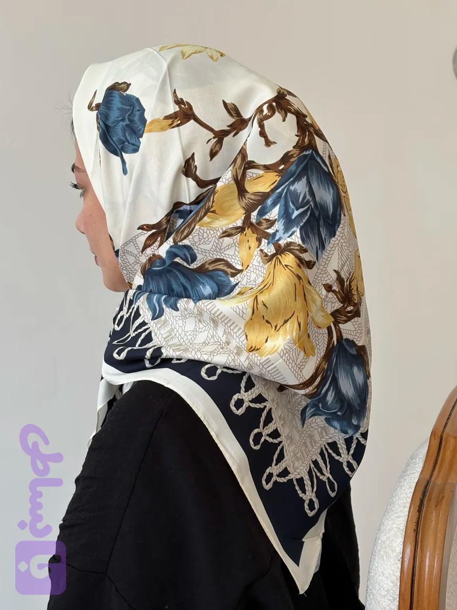 روسری طرح گل قرمز