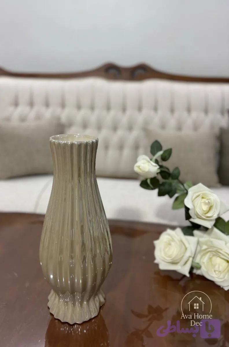 گلدان کنارسالنی شیاردار پایه دار