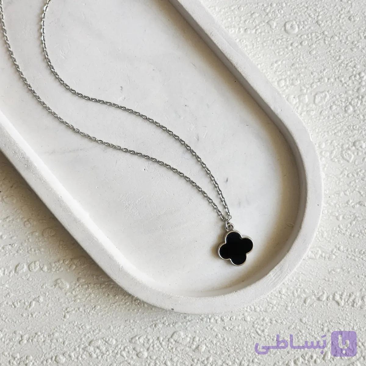 گردنبند ونکلیف نقره ای تک نگین سنگ مشکی — تصویر 1