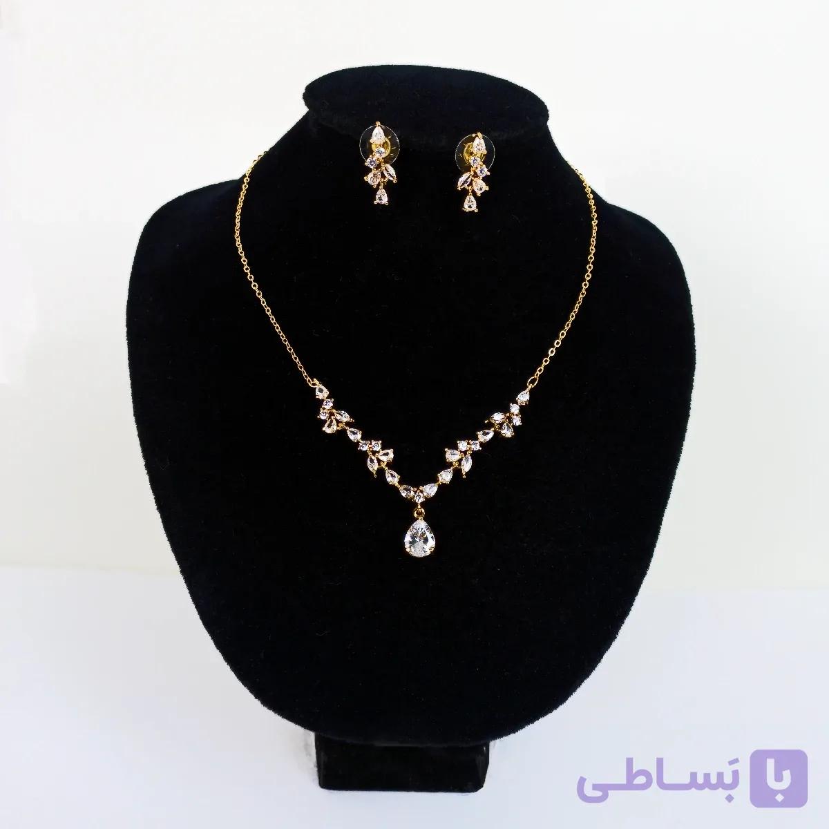 نیم ست اشکی نگین سفید کد 28