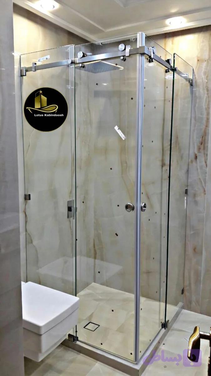 کابین دوش فریم‌لس کشویی کنج لوتوس با یراق استیل و شیشه سکوریت ۸ میل