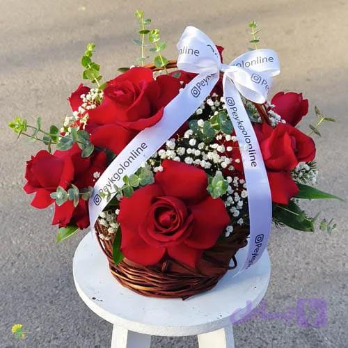 سبد گل رز قرمز