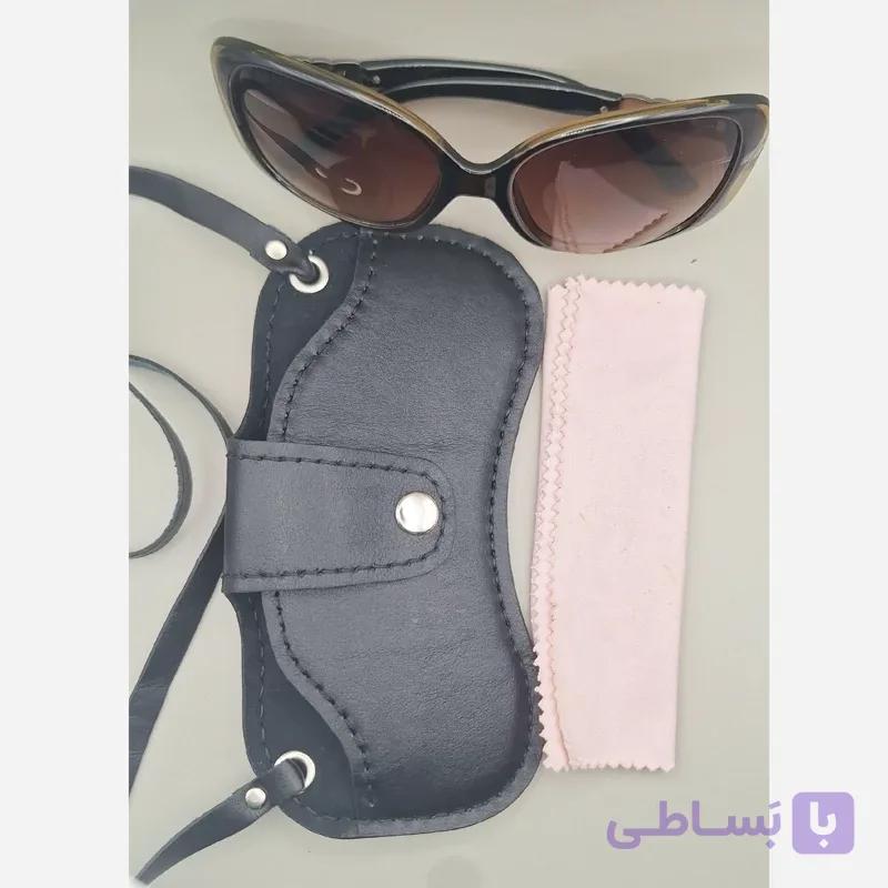 جاعینکی گردنی چرم طبیعی مدل جیب دکمه دار برای دستمال عینک