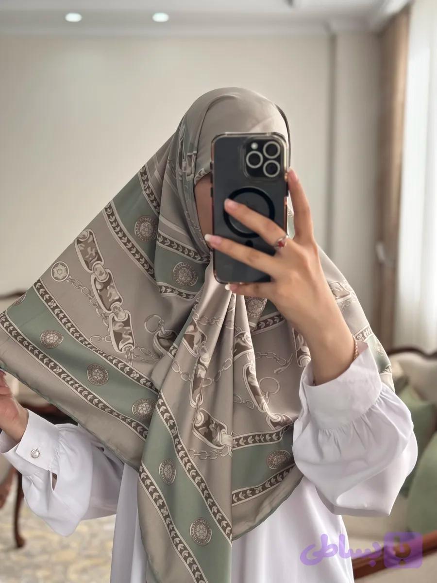 روسری ابریشم توییل وارداتی قواره۱۴۰دور دست طوسی سبز ماچا