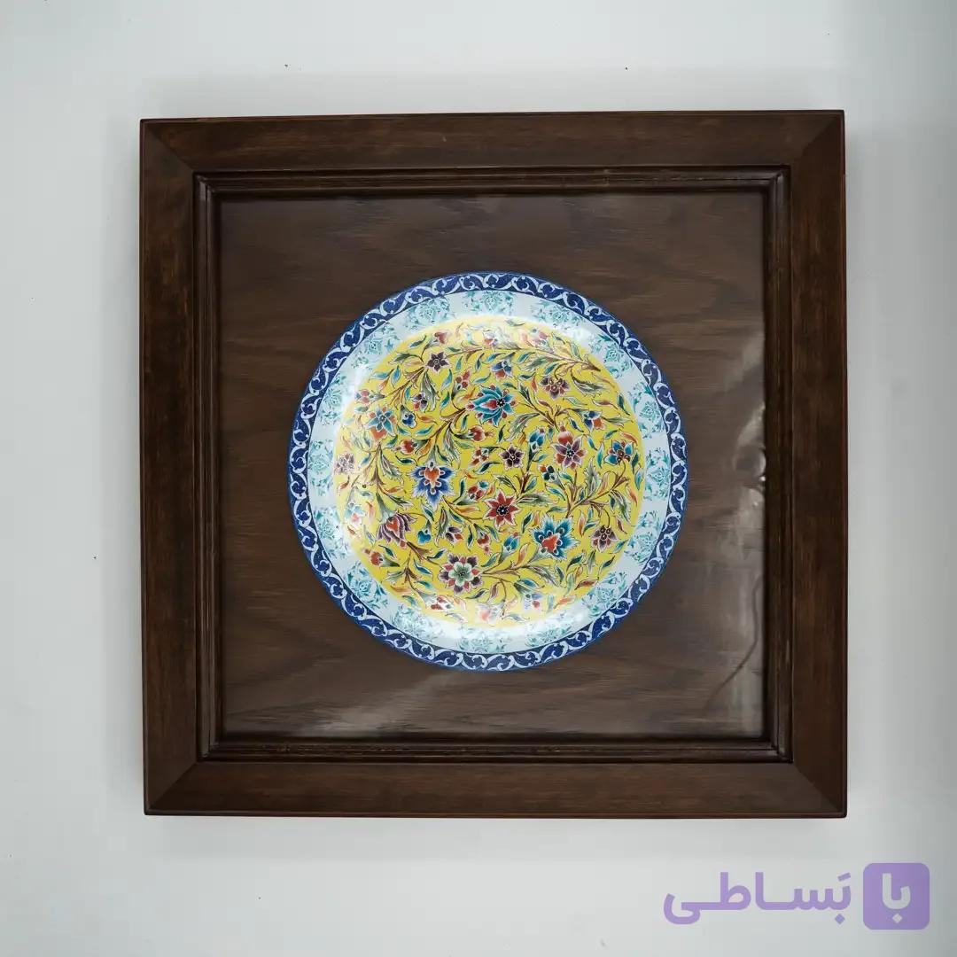 تابلو بشقاب میناکاری زرد و قاب چوبی