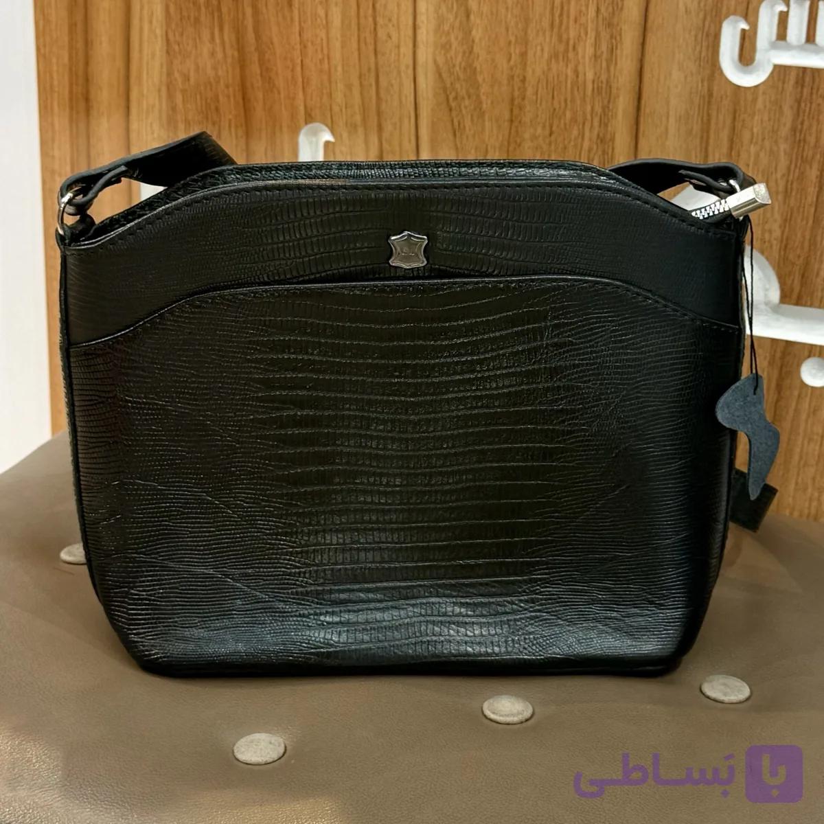 کیف دوشی زنانه چرم طبیعی مشکی کد 101