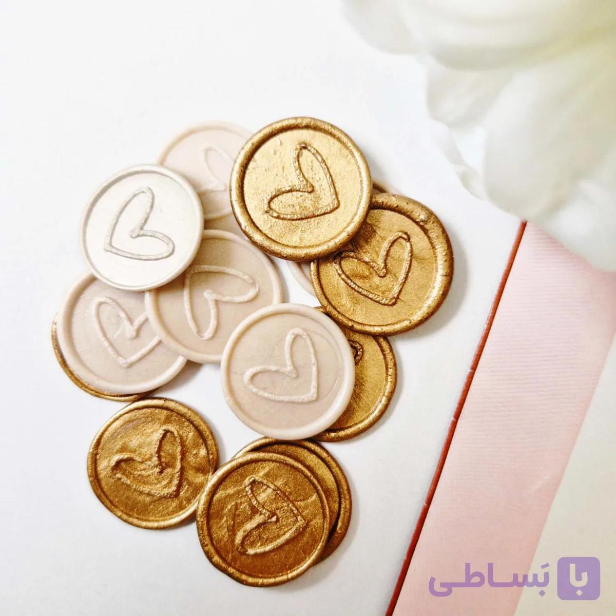 مهر و موم آماده طرح قلب | پک استیکر  موم قلبی طلایی و سفید — تصویر 1