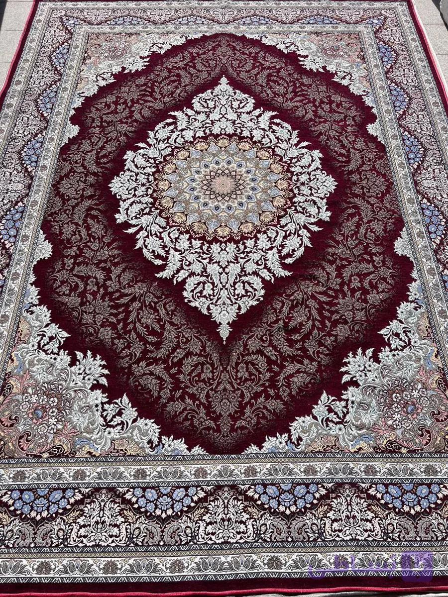 روفرشی ۹متری گل برجسته مخمل ابریشم کد ۸۰۶ سوپر گلشن یزد رنگ کرم و طوسی — تصویر 1