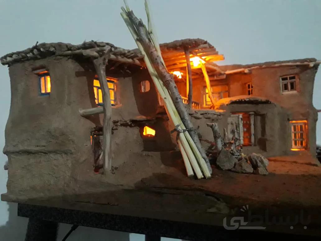 تابلو کاهگلی برجسته خانه روستایی حیاط دار با سیستم نورپردازی کد ۱۰۱۸۸۲