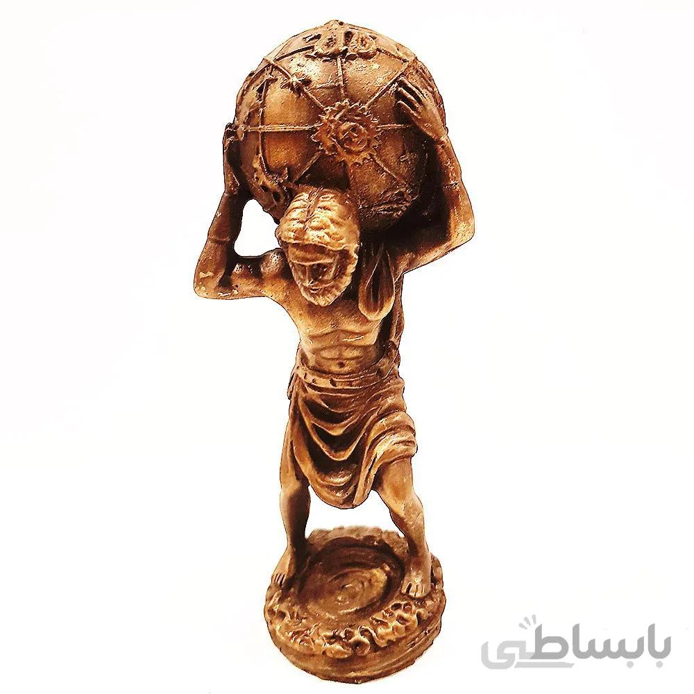 مجسمه کره به دوش