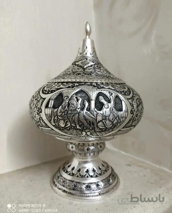 شکلات خوری پایه دار سیاه قلم نقره نما طرح گل و مرغ و چهره کد ۱۰۲۰۹۹