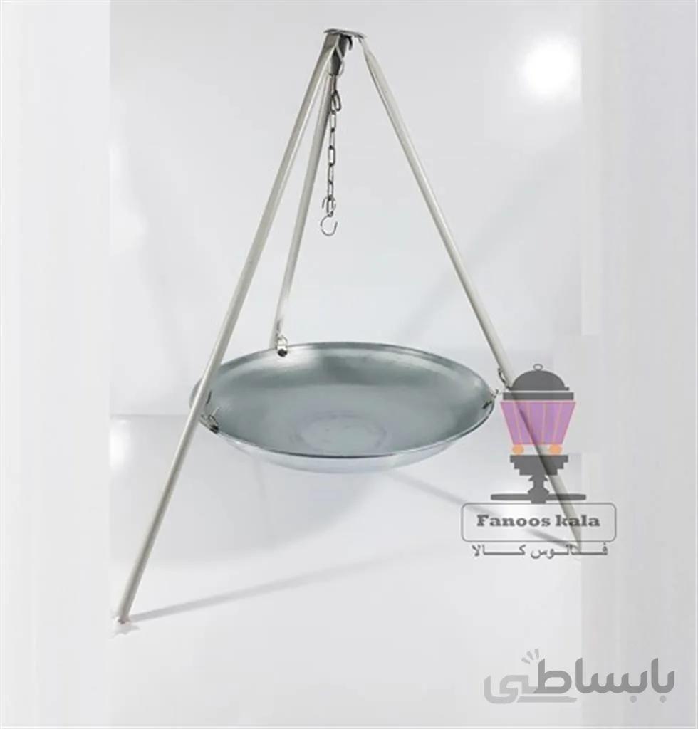 سه پایه – باربیکیو ا سه پایه – باربیکیو این محصول دارای یک عدد ساج گود،یک عدد زنجیر آویز،یک عدد حلقه آویز و سه پایه لوله ای متصل شده به هم بصورت لولایی میباشد.