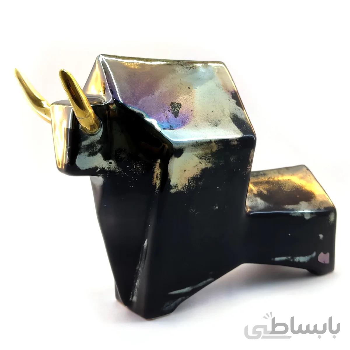 تندیس گاو هندسی بزرگ