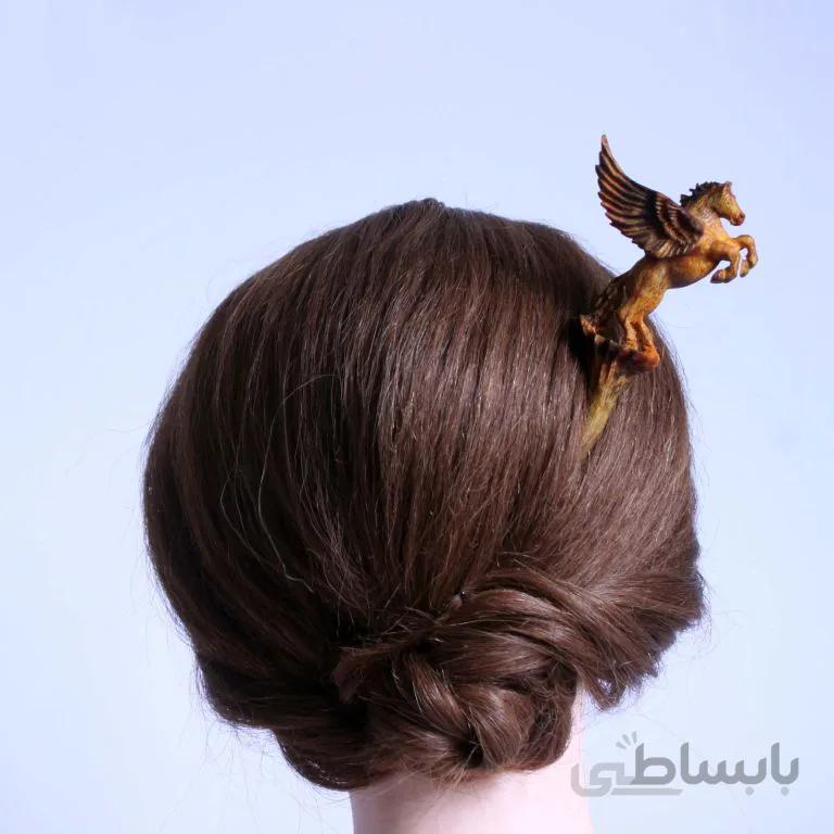 گیره مو تکی دستساز چوبی طرح پرواز پگاسوس کد ۱۰۲۵۰۲