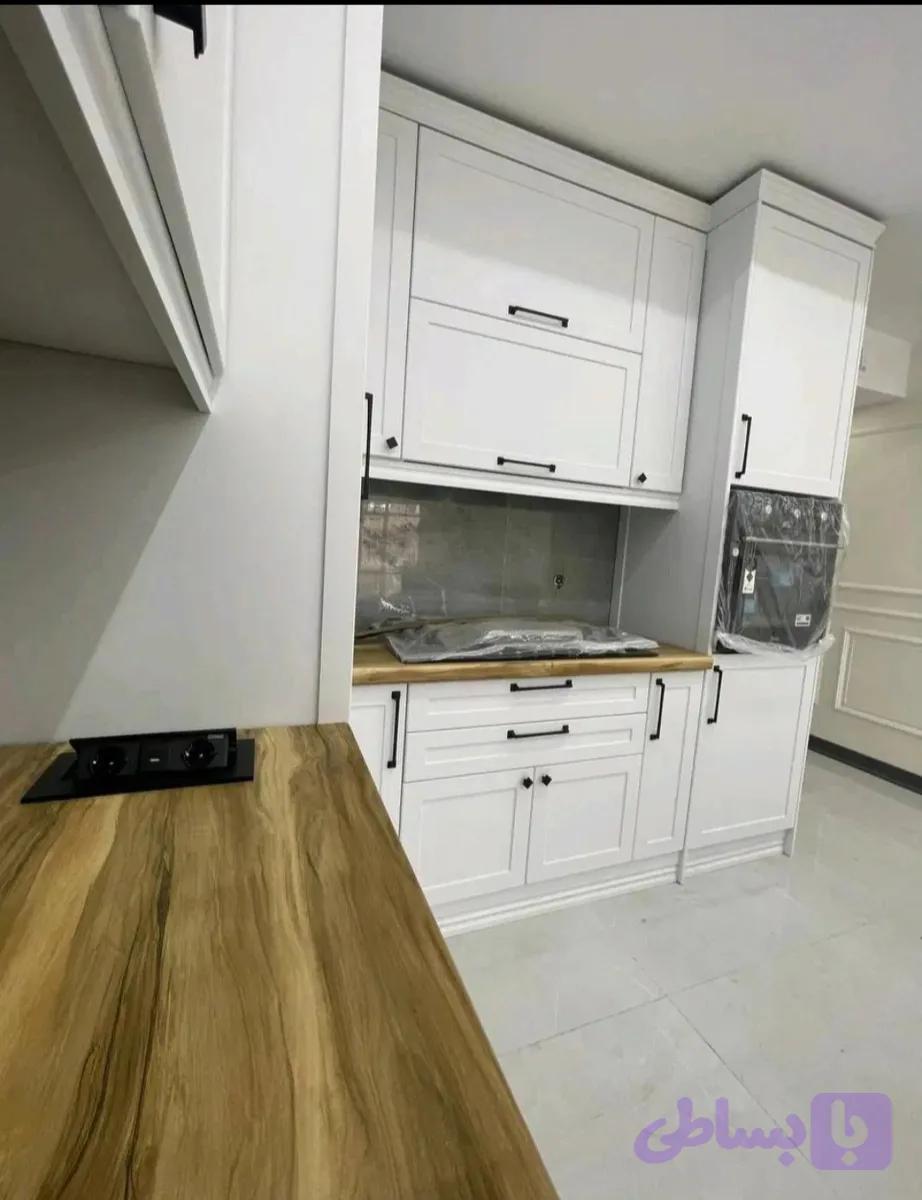 کابینت آشپزخانه نیوکلاسیک باصفحه بلوط کدR ۲۰۵