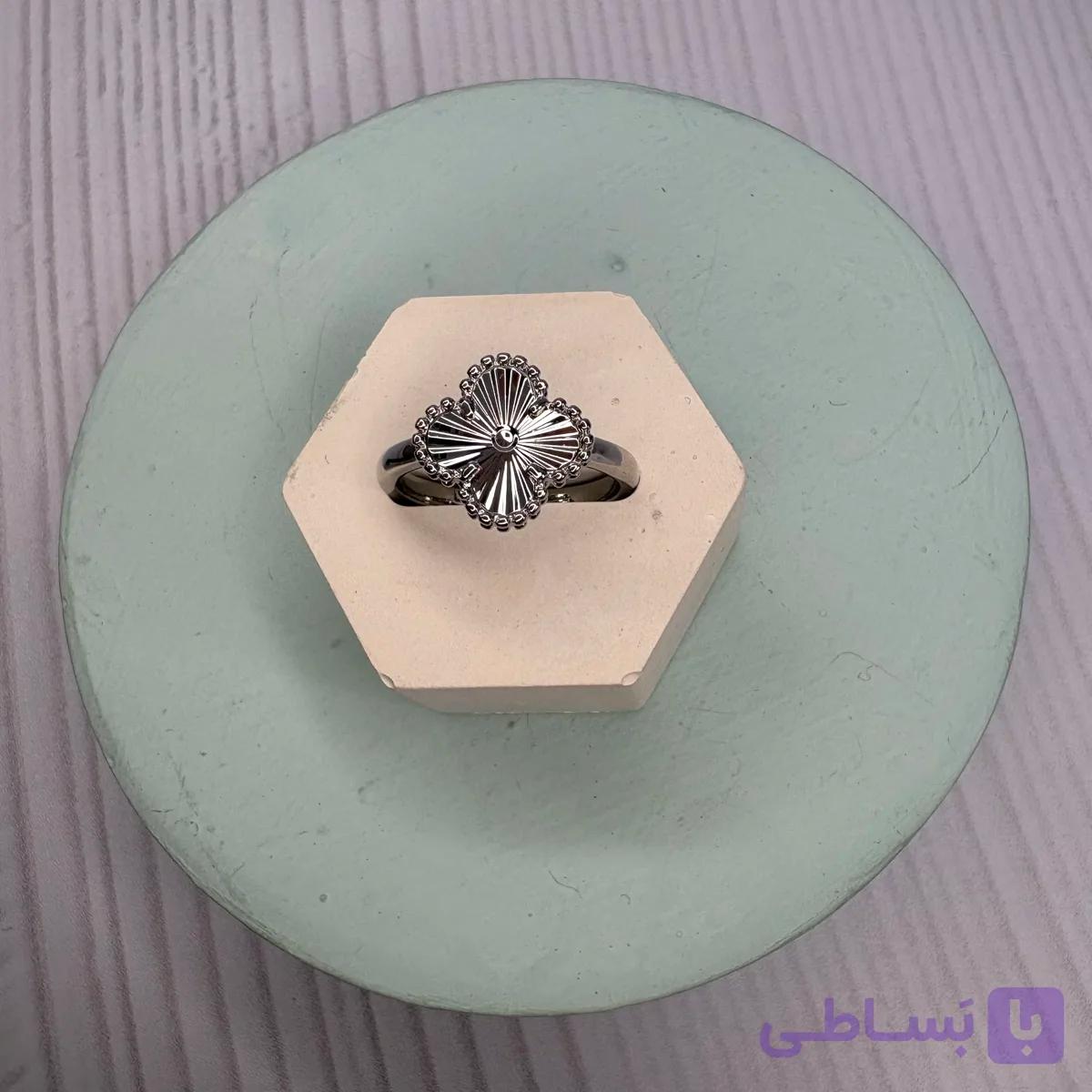 انگشتر ونکلیف بزرگ