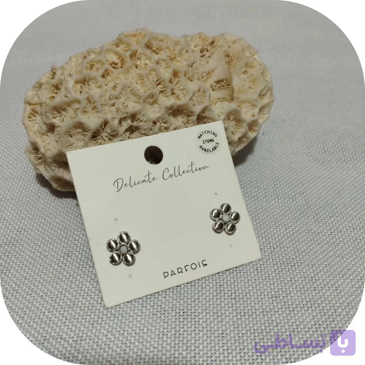 گوشواره میخی طرح گل در ۲ طرح برند parfois محصول پرتغال