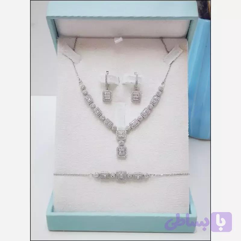سرویس زنجیری نقره امرالدکات کد 2040 (با عیار استاندارد نقره 925)