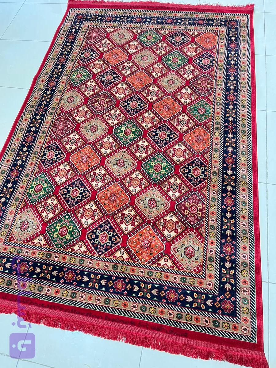 فرش طرح خشتی زمینه لاکی کد 4132