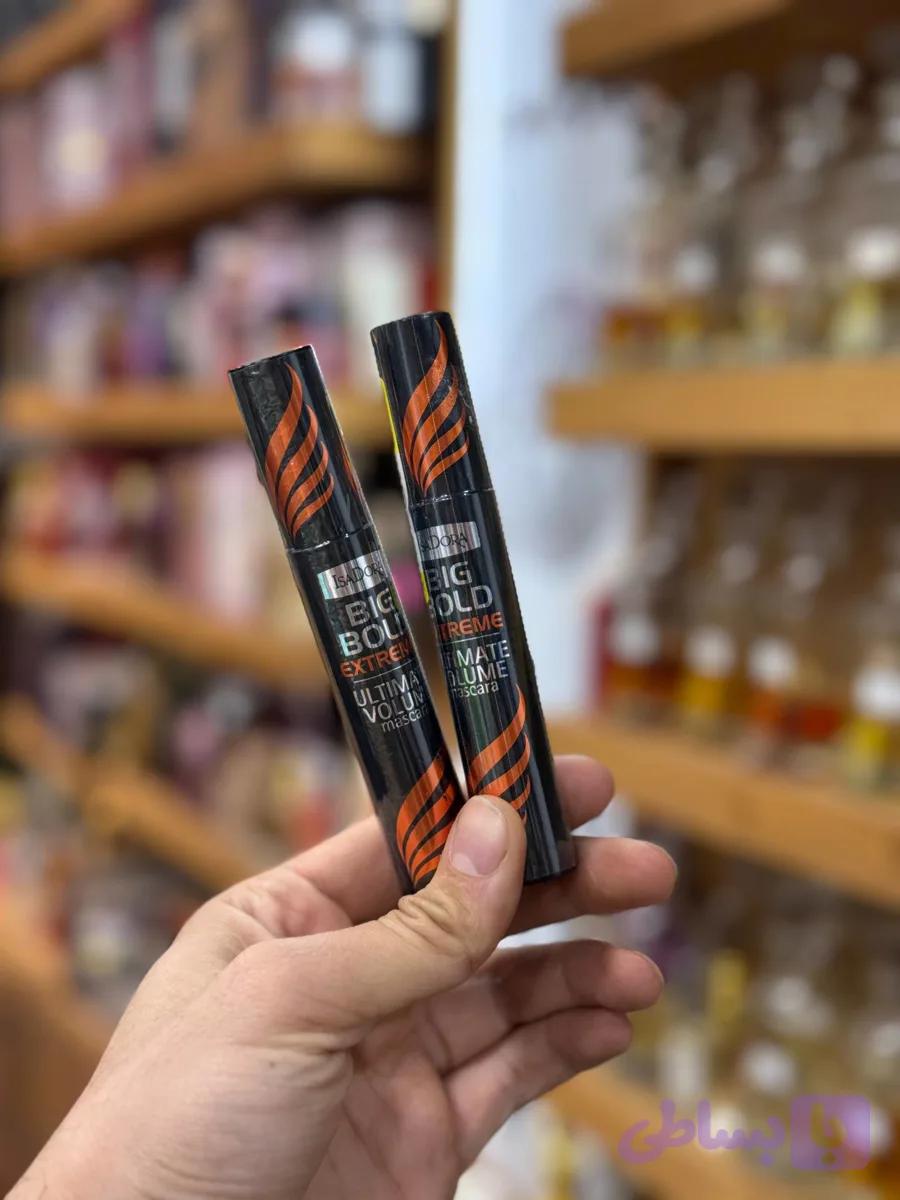 ریمل حجم دهنده ایزادورا مدل Big Bold Mascara - برس دولایه و رنگ مشکی عمیق